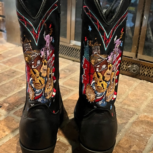 Embroidered boots - Picture 3 of 3
